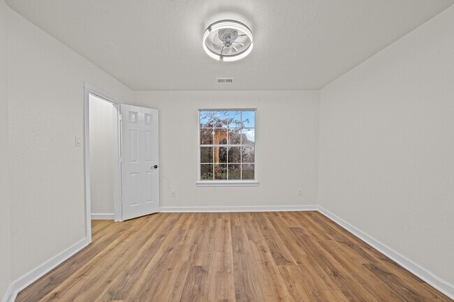 Building Photo - 16118 Market Garden Ln