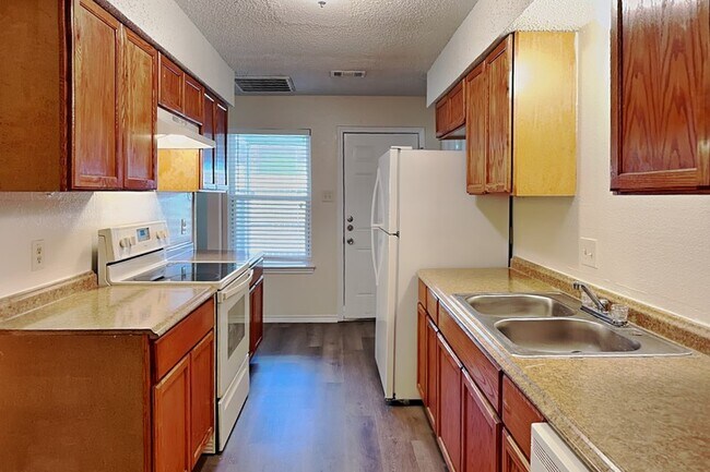 Building Photo - 3405 Republic Dr
