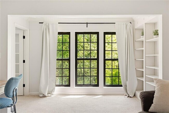 Building Photo - 24307 Plantation Dr NE