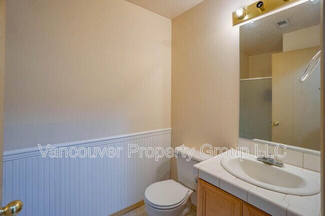 Building Photo - 4000 NE 109th Ave