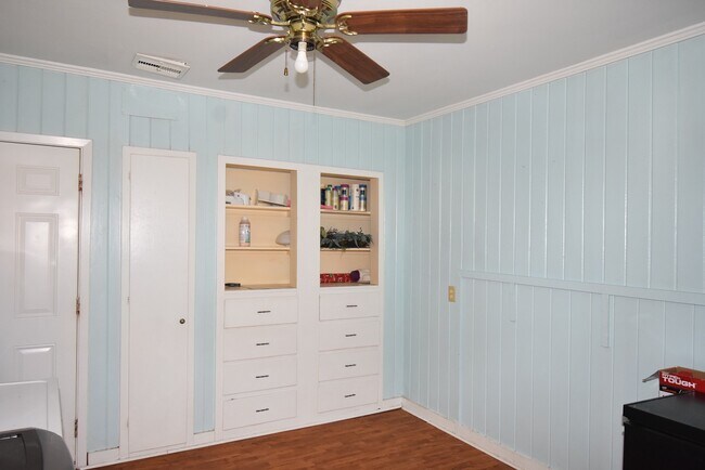 Building Photo - 3217 13th St