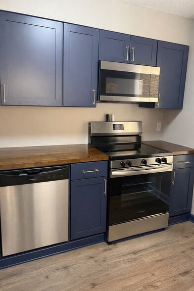 Building Photo - 324 Block St