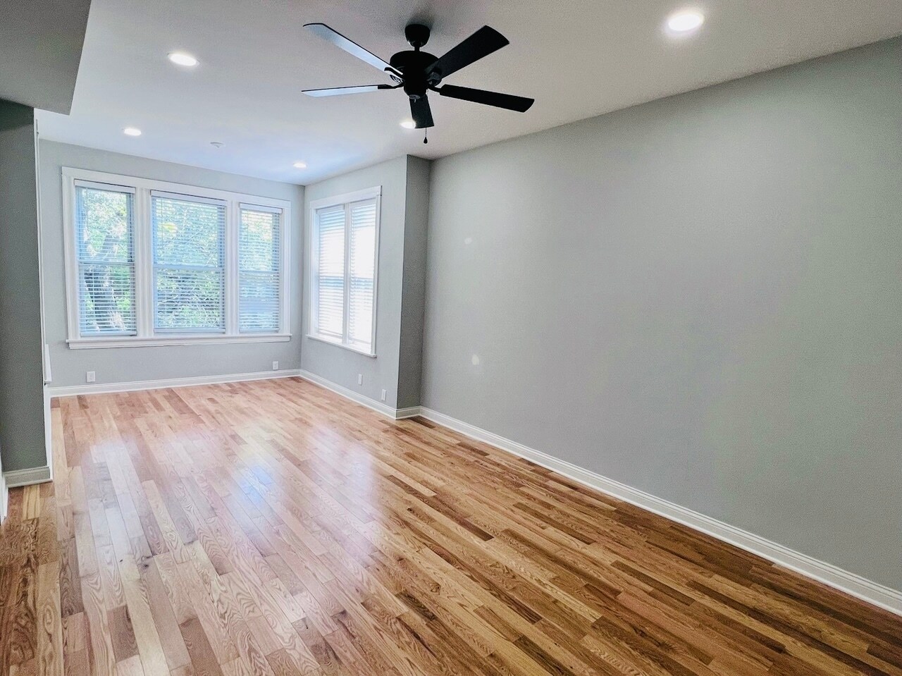 Building Photo - 4244 N Spaulding Ave