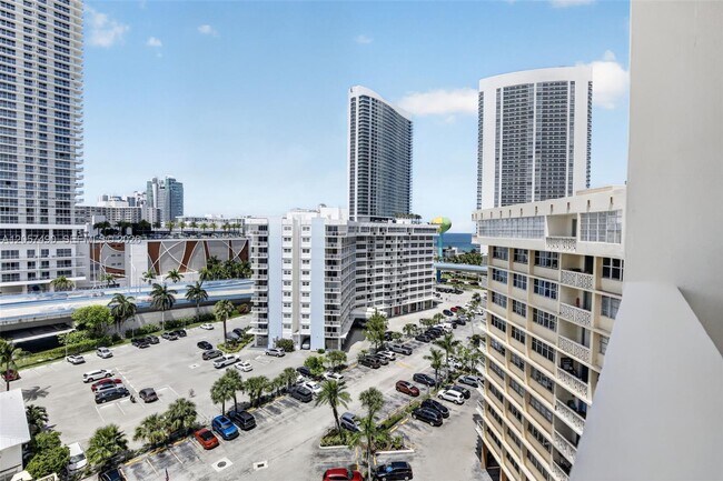 Building Photo - 1817 S Ocean Dr