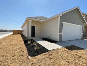 Building Photo - Super Nice One Story Home Near 1604 & Culebra....Move in as early as August 7, 2025