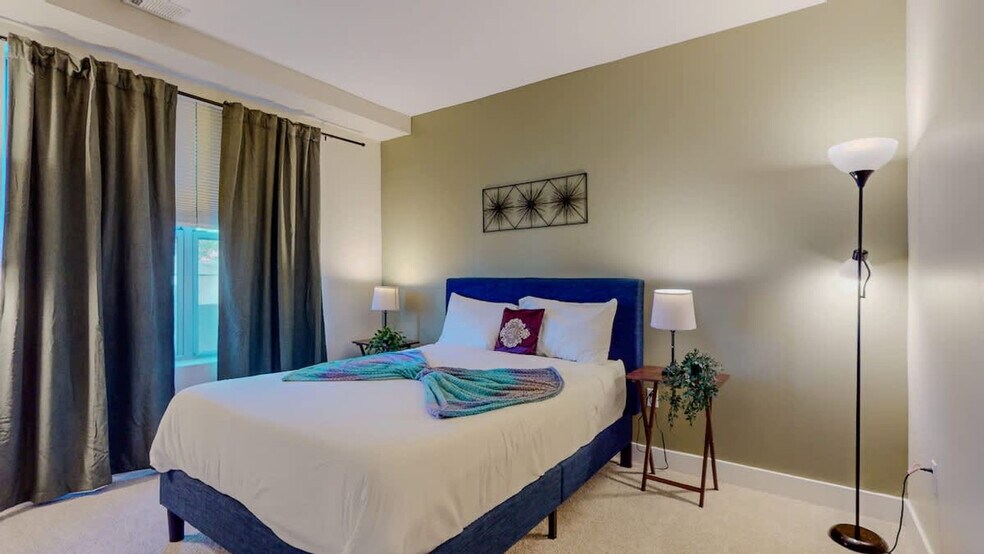 Building Photo - 545 Bedford St