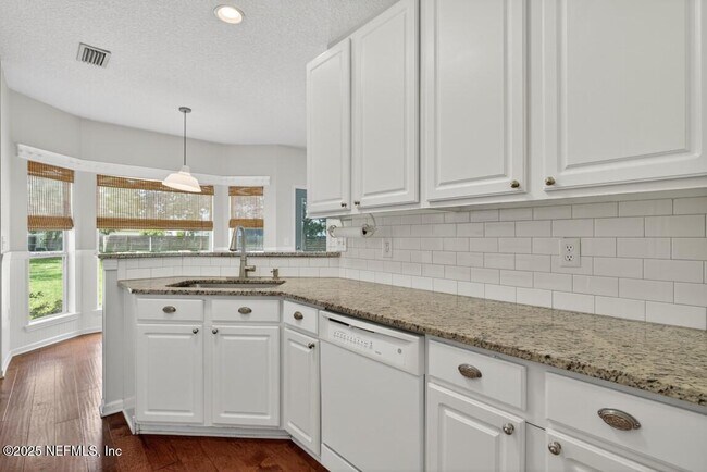 Building Photo - 12887 Dunns View Dr