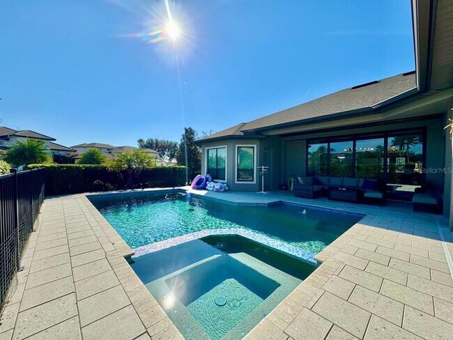 Building Photo - 10605 Sabella Dr