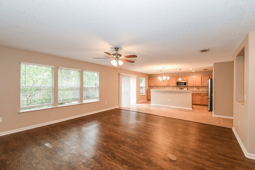 Building Photo - 2427 Brian Lakes Dr E