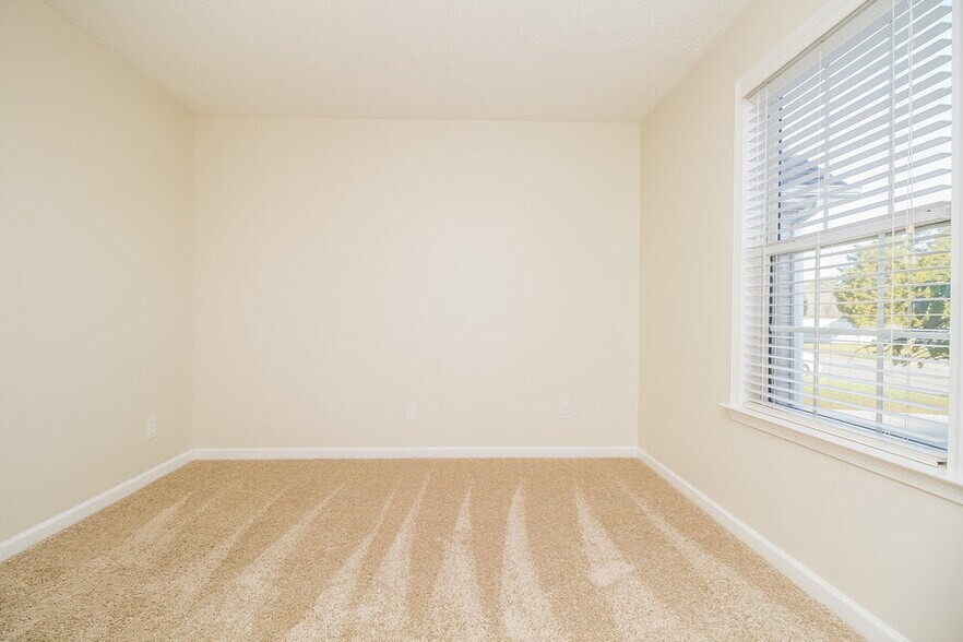 Building Photo - 3155 Hardwood Dr