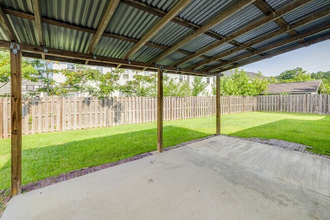 Building Photo - Move-In Ready 3-Bedroom Home with Fenced Backyard in Guyton!