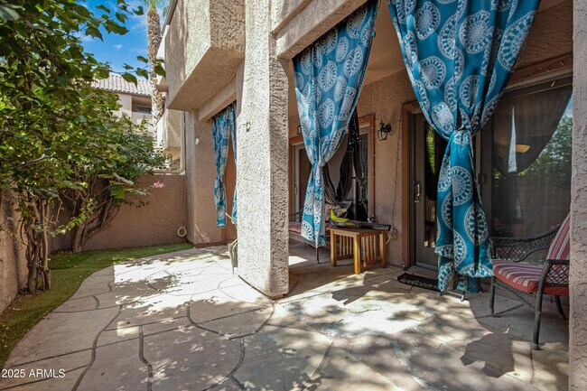 Building Photo - 540 N May