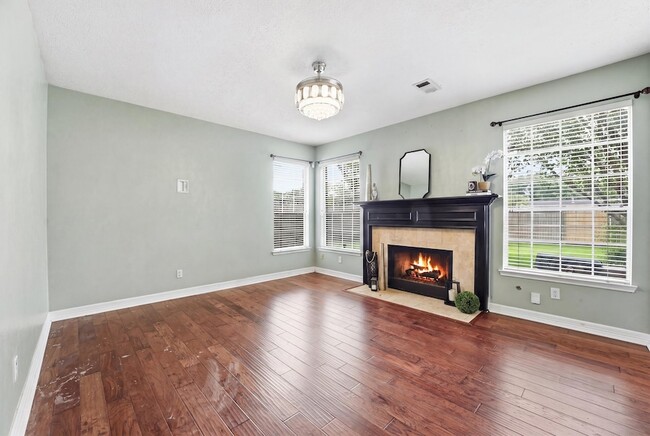 Building Photo - 2413 Piney Woods Dr