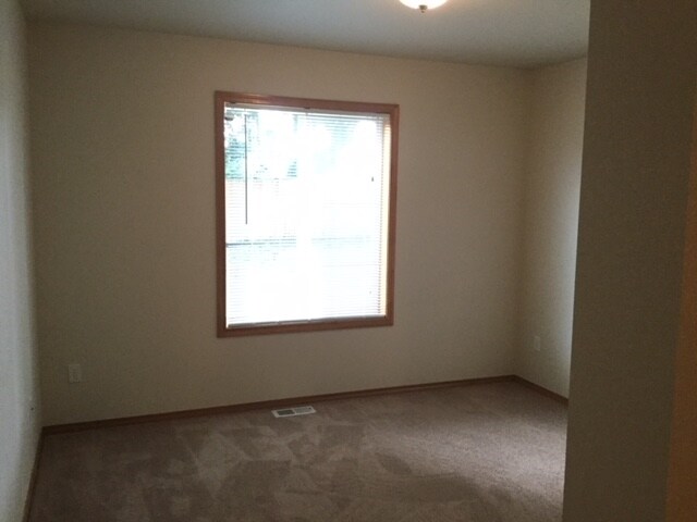 Building Photo - 14001 122nd Ave E