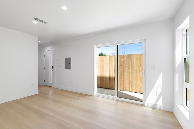 Building Photo - 10963 Calvert St