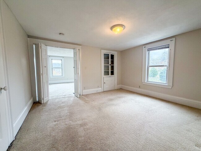 Building Photo - 233 Forest St