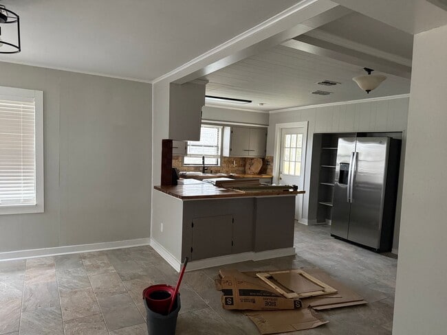 Building Photo - 3/3 HISD Fenced yard