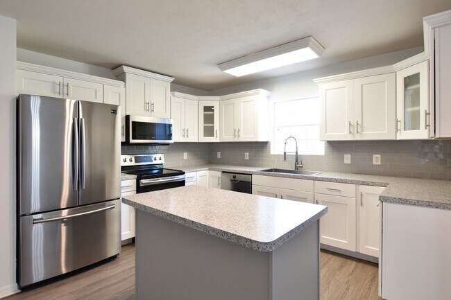 Building Photo - 9892 SW 95th Pl