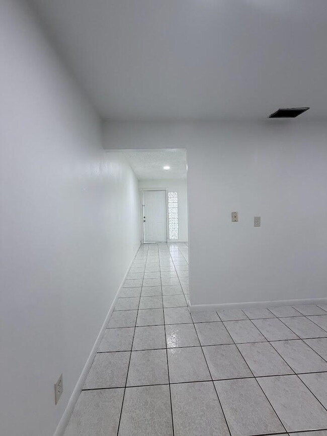 Building Photo - 5899 Mango Rd