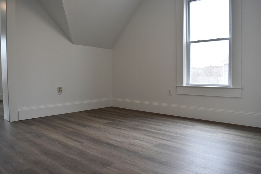 Building Photo - 70 Arlington St