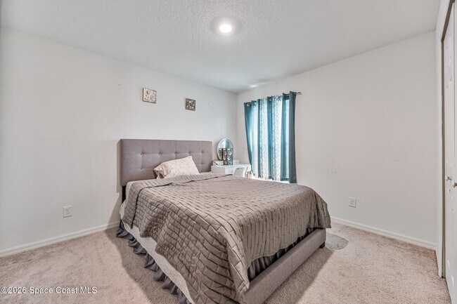 Building Photo - 1550 Leeward Ave SE