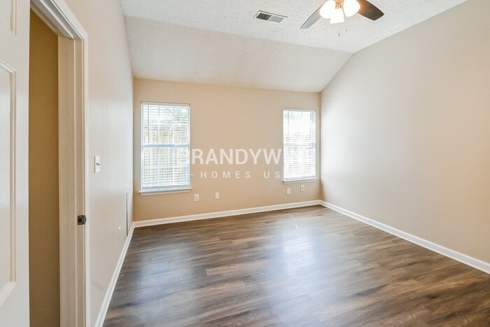 Building Photo - 7569 Bridelwreath Dr