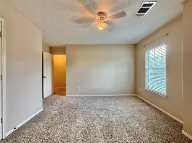 Building Photo - 25314 Oak Knot Dr
