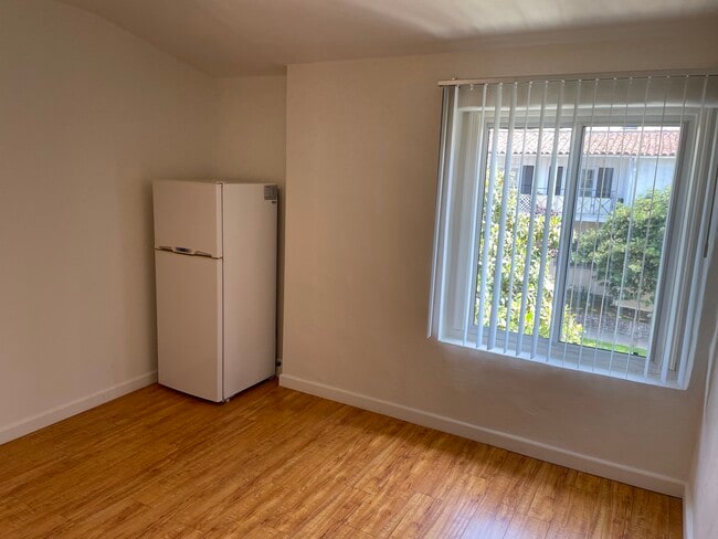 Building Photo - Westwood Plaza Apartments