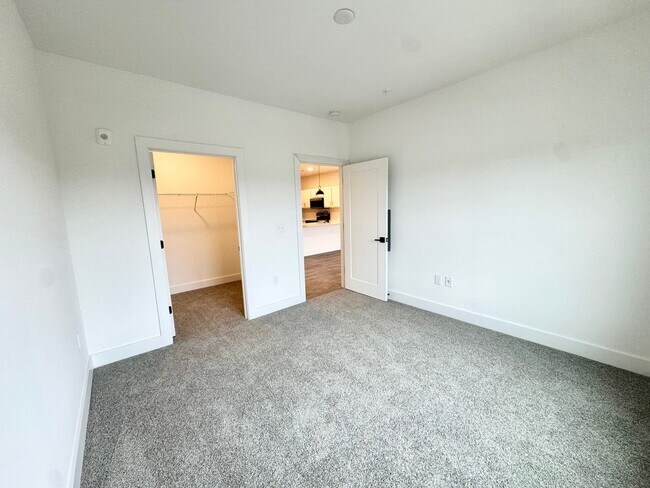 Building Photo - Beautiful NEW 1-Bed, 1- Bath Apartment in Rock Hill!