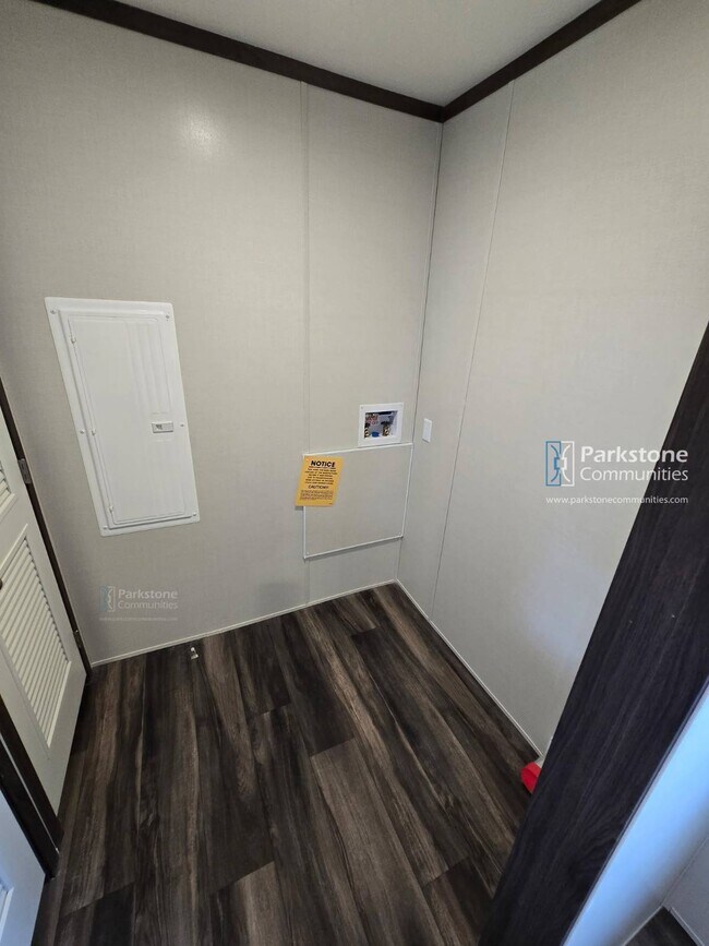 Building Photo - 2420 Emery Hills Dr