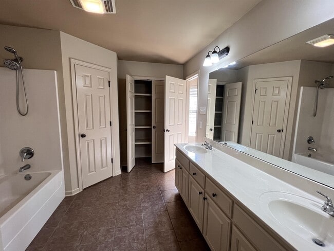 Building Photo - 12275 Cottage Hill Dr