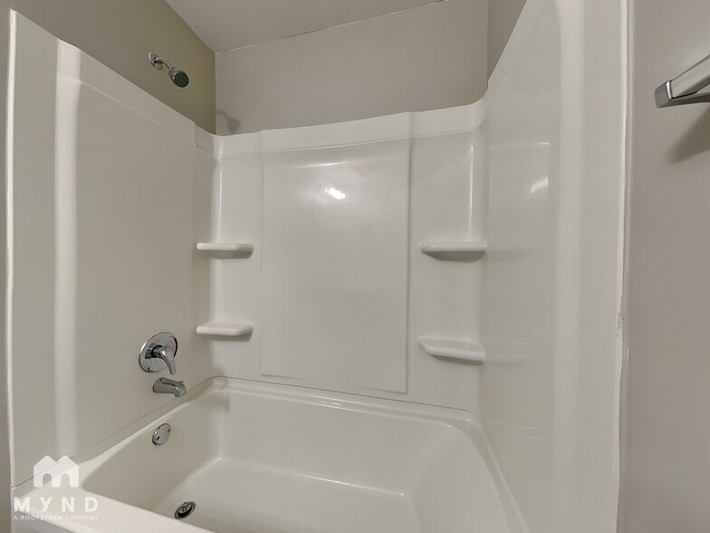 Building Photo - 816 The Heights Ln