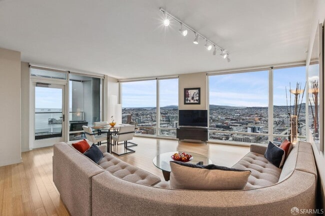 Building Photo - 425 1st St