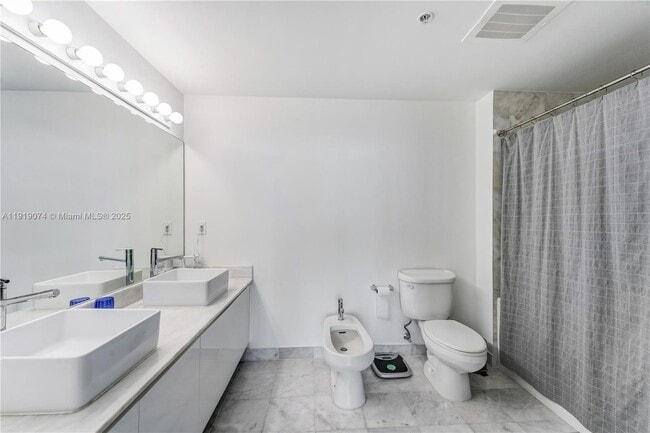 Building Photo - 601 NE 36th St