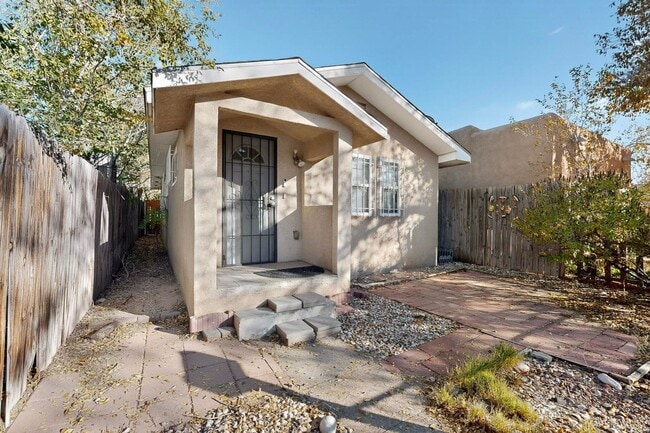 Building Photo - Historic Bungalow House 2/bd 1/ba 730/sf
