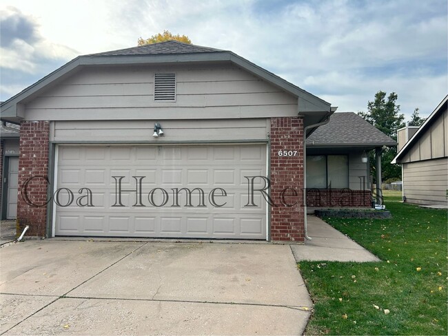 Primary Photo - Duplex in Willowesque neighborhood