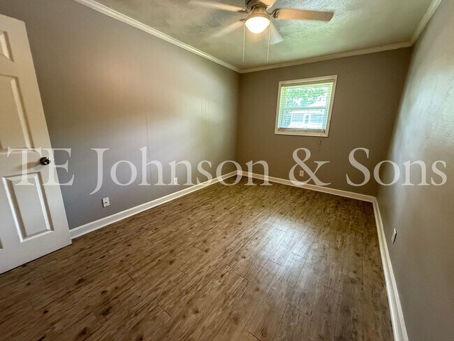Building Photo - Sterling Pointe Apartments