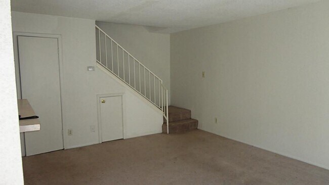 Building Photo - 5632 Birchmont Dr