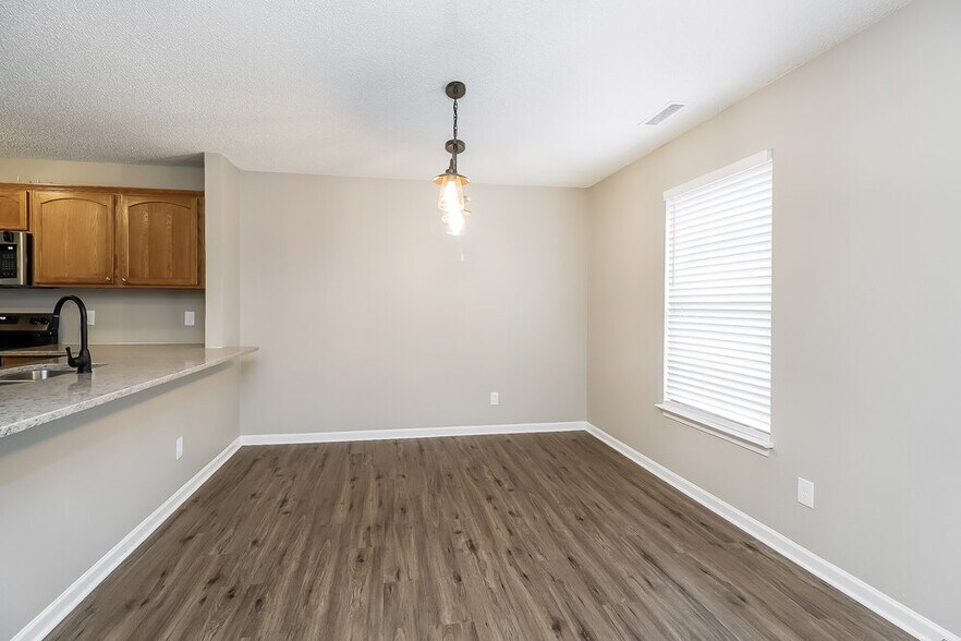 Building Photo - 2011 Dunsmore Ln