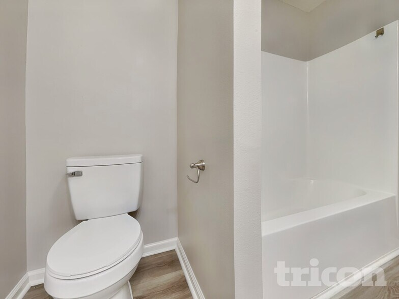 Building Photo - 676 Blue Meadow Dr