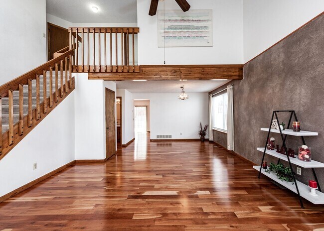 Building Photo - Westside Home in Mt Shadows in D20