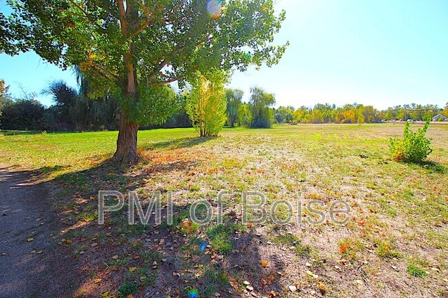 Building Photo - 85 S Linder Rd