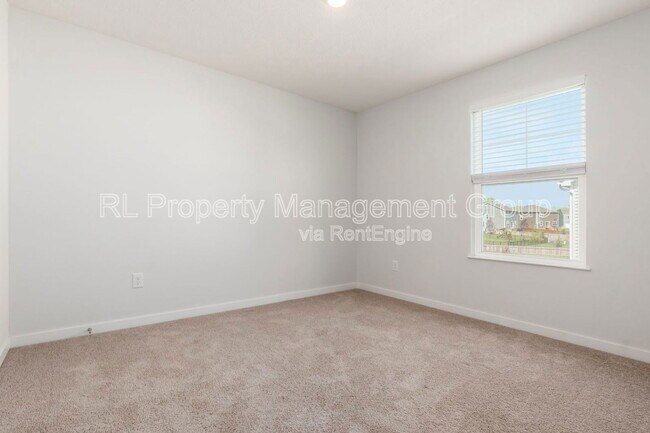 Building Photo - 214 Sterndale Dr