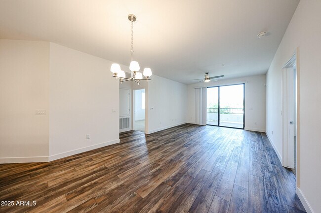 Building Photo - 2511 W Queen Creek Rd