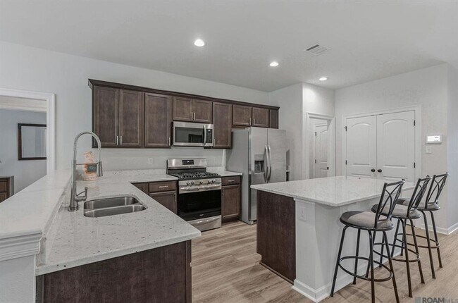 Building Photo - 39110 Forestwood Ave