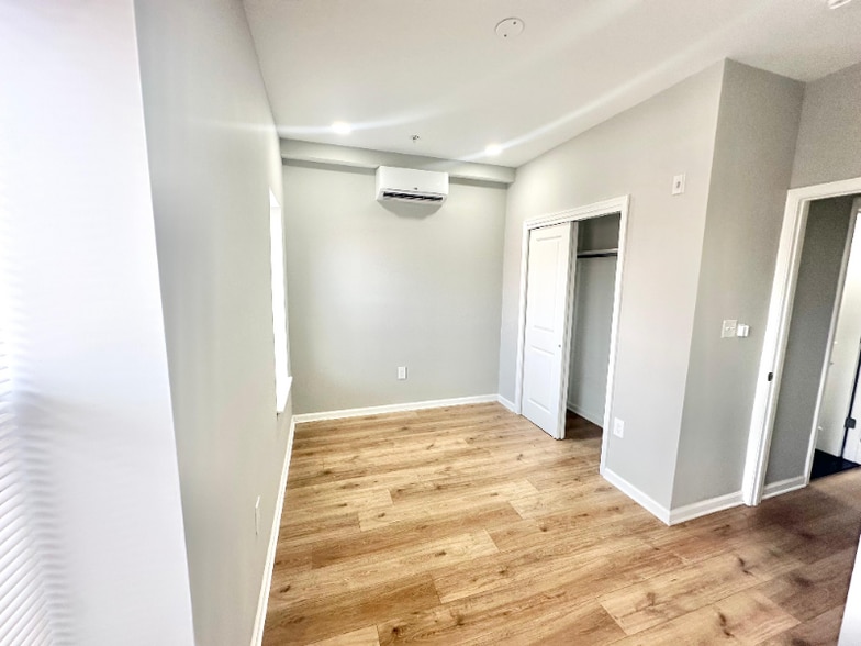 Building Photo - 2215 N 10th St