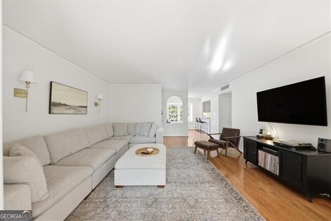 Building Photo - 133 Woodmere Square NW