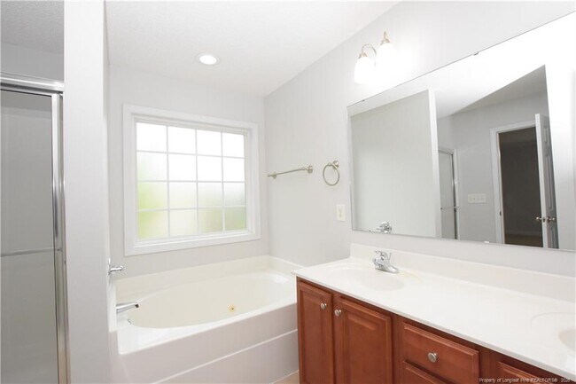 Building Photo - 730 Northview Dr