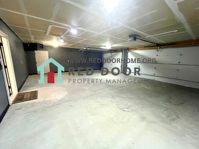 Building Photo - Modern Country Living Just Minutes from Town!