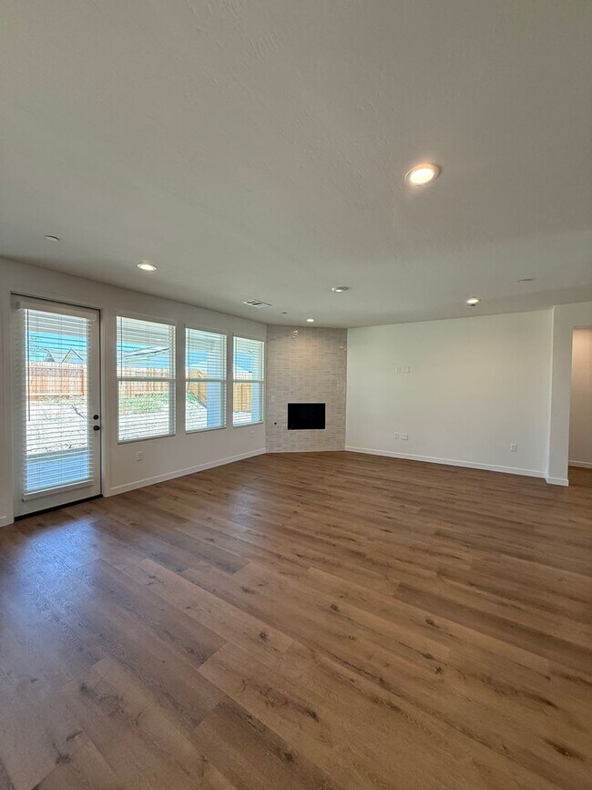 Building Photo - 16806 Mairs Dr